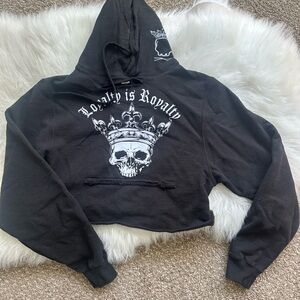 Halloween!! 🎃 Crop skull sweatshirt. Super cute! Size xs